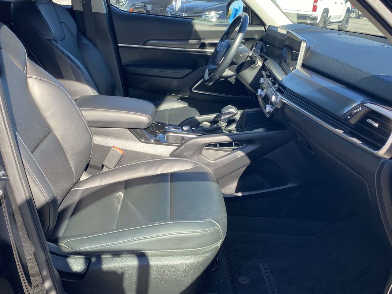 Used 2024 Kia Telluride LX AWD/4WD image 11