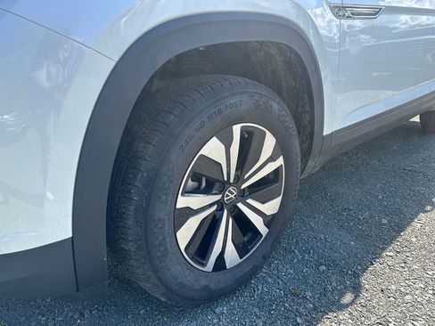 New 2026 Volkswagen Atlas Cross Sport SE AWD/4WD image 2