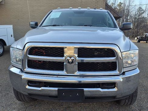 Used 2018 RAM 2500 Tradesman w/ Chrome Appearance Group image 4