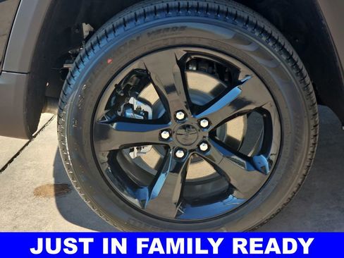 New 2026 Jeep Grand Cherokee L Limited w/ Limited Altitude Package AWD/4WD image 40