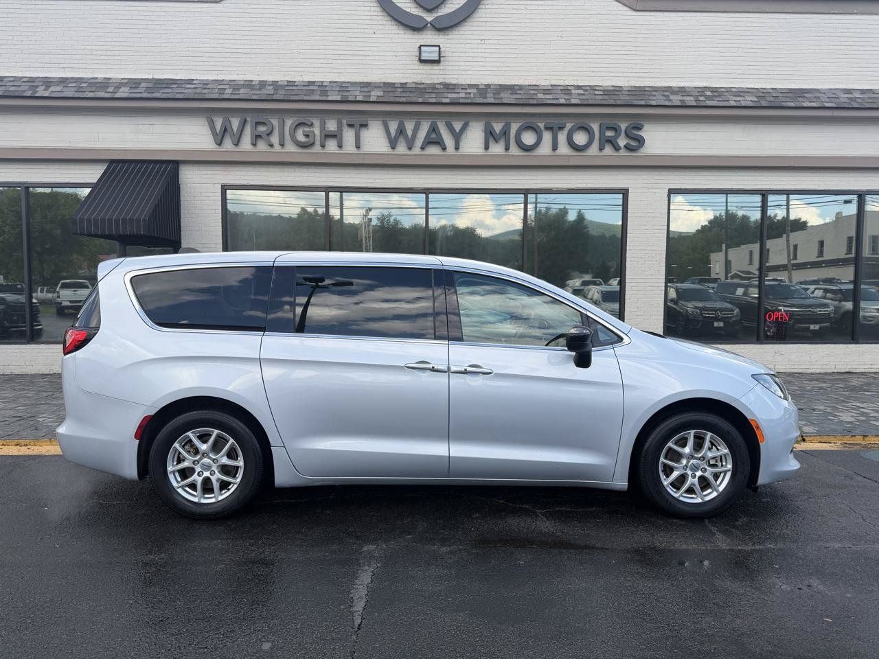 Used 2024 Chrysler Voyager LX FWD image 2