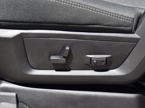 New 2026 RAM 3500 Big Horn AWD/4WD image 17
