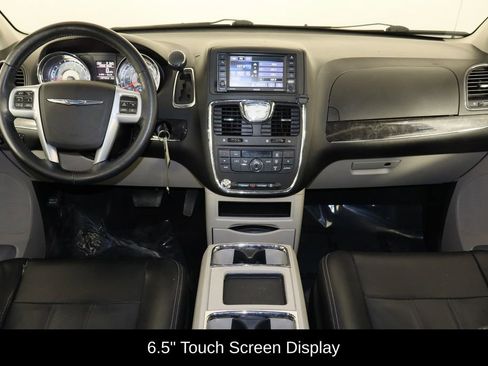 Used 2014 Chrysler Town & Country Touring image 13