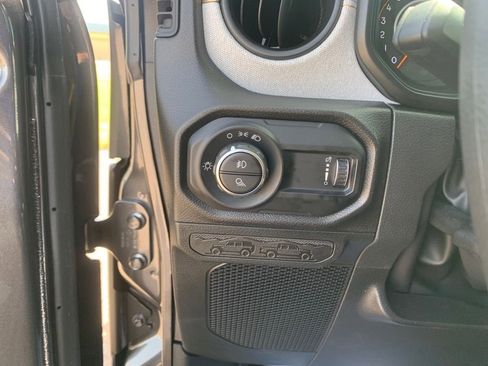 New 2025 Jeep Gladiator Sport image 15