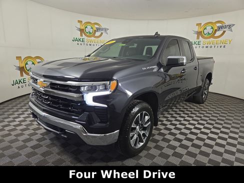 Used 2022 Chevrolet Silverado 1500 LT AWD/4WD image 3