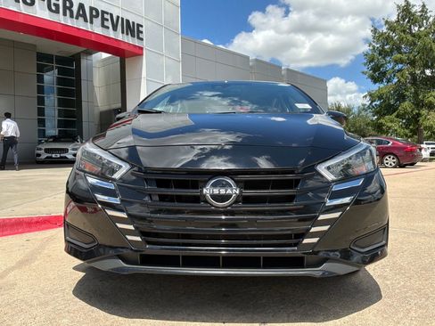 Used 2025 Nissan Versa SV FWD image 3