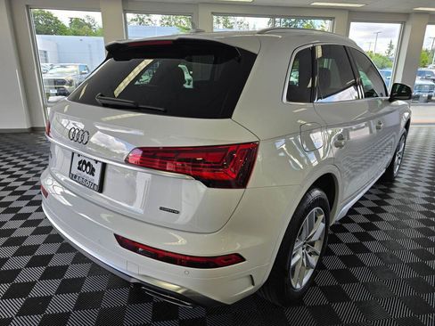 Used 2022 Audi Q5 2.0T Premium w/ Convenience Package AWD/4WD image 3