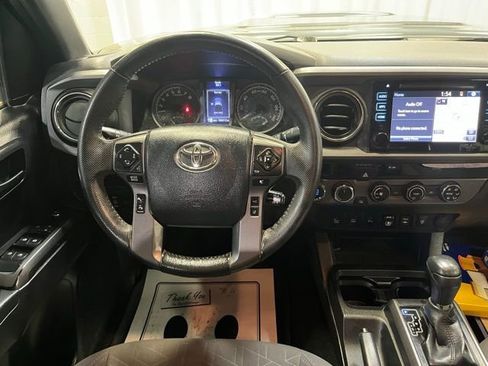 Used 2018 Toyota Tacoma TRD Sport w/ Technology Package image 14