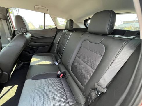 Used 2025 Chevrolet Trax LT FWD image 27