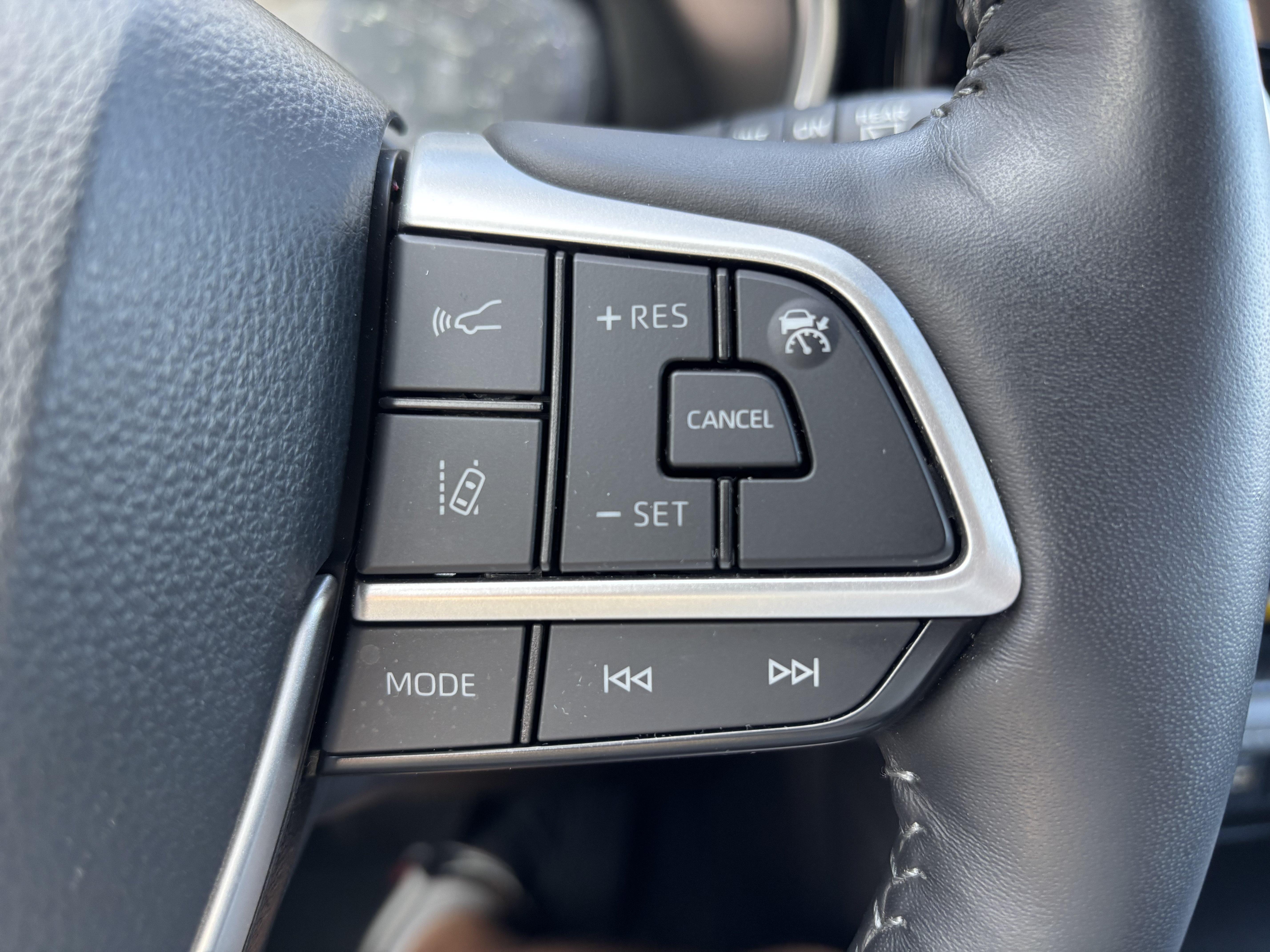 Used 2024 Toyota Highlander Limited AWD/4WD image 21
