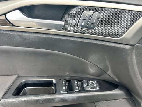 Used 2013 Ford Fusion SE FWD image 21