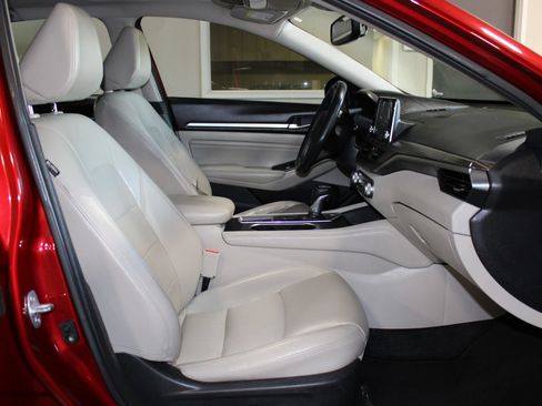 Used 2019 Nissan Altima 2.5 Platinum FWD image 30