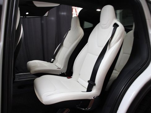 Used 2022 Tesla Model X Plaid image 26