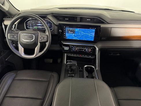 Used 2024 GMC Sierra 1500 Denali w/ Technology Package AWD/4WD image 12