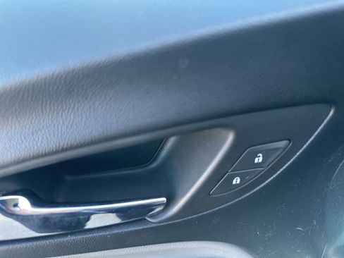 Used 2023 Chevrolet Equinox LT image 9