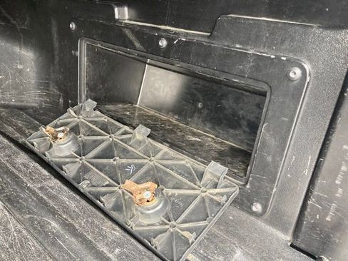 Used 2016 Toyota Tacoma SR5 w/ SR5 Appearance Package (SN) image 9