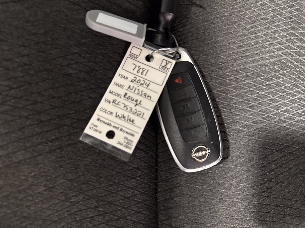 Used 2024 Nissan Rogue SV AWD/4WD image 21