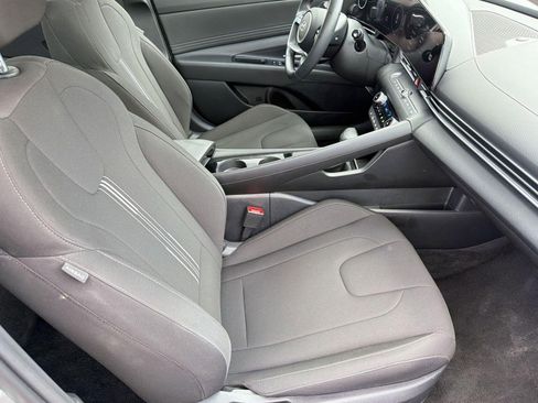 Used 2025 Hyundai Elantra SEL FWD image 29