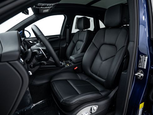 Certified 2026 Porsche Macan image 5