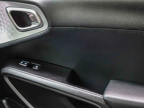 Certified 2025 Kia Soul LX w/ LX Technology Package FWD image 15