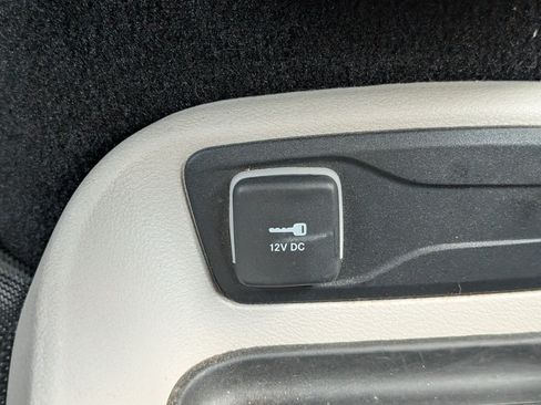 Used 2023 Chrysler Voyager LX FWD image 27