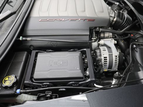 Used 2018 Chevrolet Corvette Stingray Coupe w/ Carbon Flash Badge Package RWD image 17