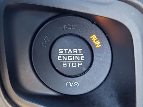 New 2025 Jeep Gladiator High Tide image 17