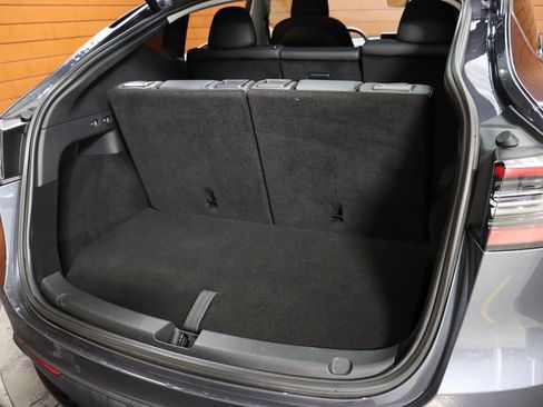 Used 2022 Tesla Model Y Long Range image 50