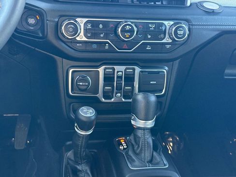 Used 2024 Jeep Wrangler Unlimited Sahara image 22