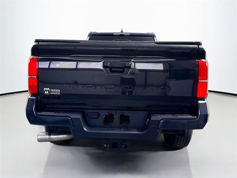 Used 2025 Toyota Tacoma TRD Sport image 7
