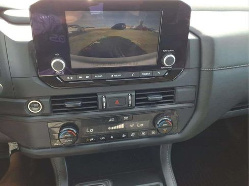 Used 2024 Nissan Pathfinder S AWD/4WD image 16