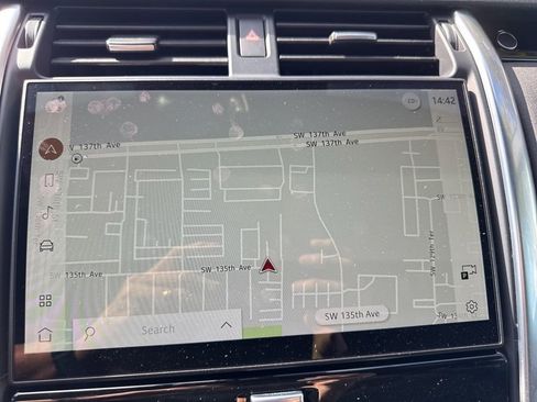 Used 2021 Land Rover Discovery S image 9