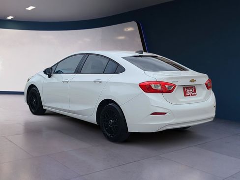 Used 2017 Chevrolet Cruze LS FWD image 3