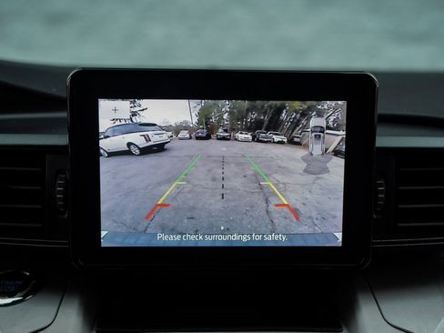 Used 2023 Ford Explorer XLT image 29