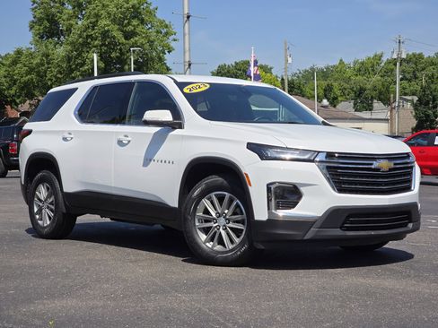Used 2023 Chevrolet Traverse LT FWD image 2