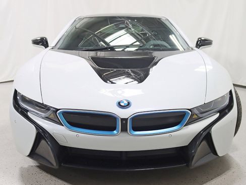 Used 2016 BMW i8 image 9