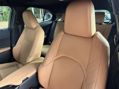 Certified 2026 Lexus UX 300h FWD image 18