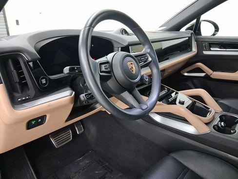 Certified 2024 Porsche Cayenne Coupe AWD/4WD image 4