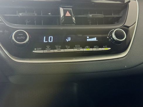 Used 2020 Toyota Corolla LE FWD image 17