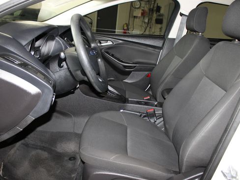 Used 2018 Ford Focus SE FWD image 23