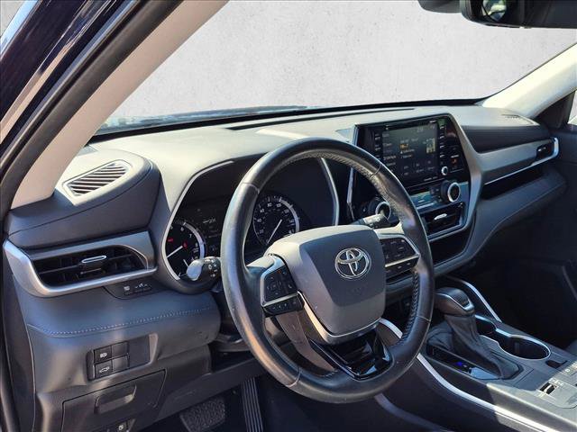 Used 2021 Toyota Highlander XLE FWD image 9
