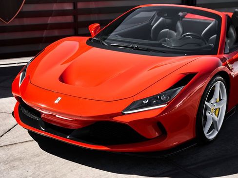 Used 2023 Ferrari F8 Tributo image 7