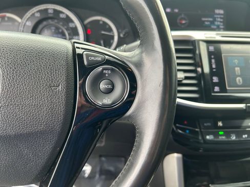 Used 2017 Honda Accord EX-L image 18