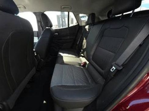 Used 2025 Chevrolet Trax LT w/ LT Convenience Package image 17