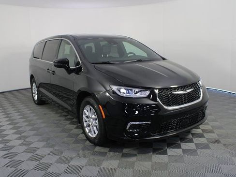 New 2026 Chrysler Pacifica Select image 28