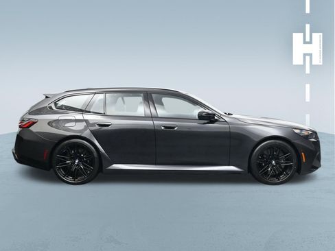 Used 2026 BMW M5 Touring image 3