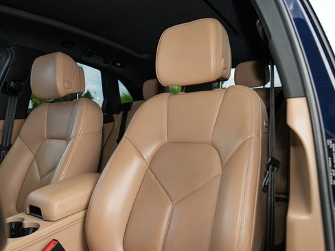 Certified 2021 Porsche Macan AWD/4WD image 22