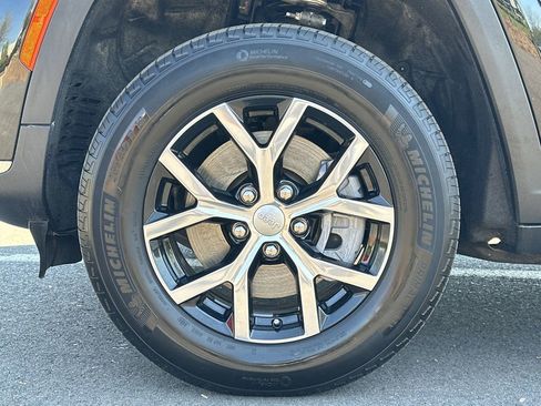 Certified 2025 Jeep Grand Cherokee L Limited w/ Trailer Tow Package image 17