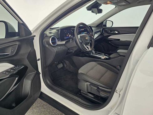 Used 2024 Chevrolet Trax LT w/ Driver Confidence Package FWD image 19