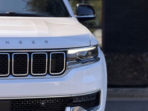 Used 2024 Jeep Wagoneer Series II w/ Flexible Seating Group image 5